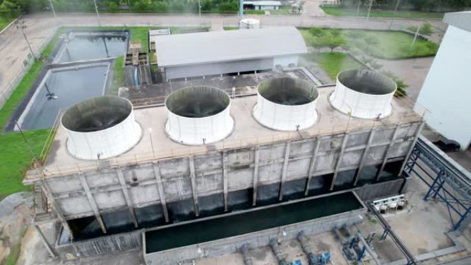 鸟瞰图发电生物质发电厂工厂的冷却塔系统。