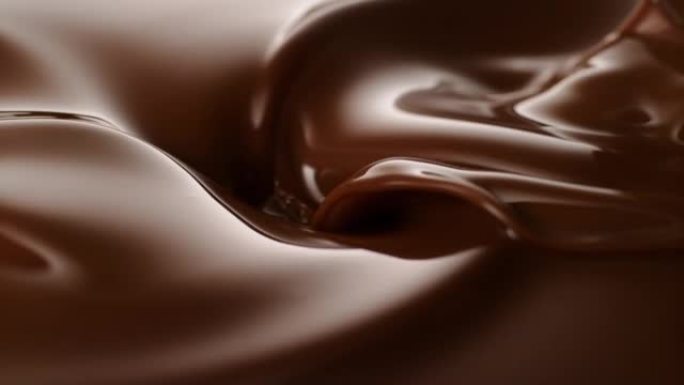 融化的巧克力流。中间有闪亮的漩涡