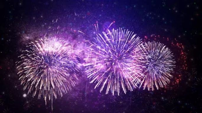 国庆期间的夜晚，4K循环的真正多彩的烟花在天空中展示