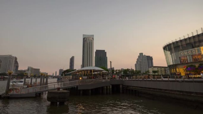 日落时间曼谷市现代购物中心河畔轮渡站全景4k泰国延时