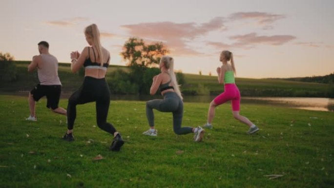 三个性感的运动女性在公园训练期间的理想运动的数字，后视图，在瘦运动服的战利品