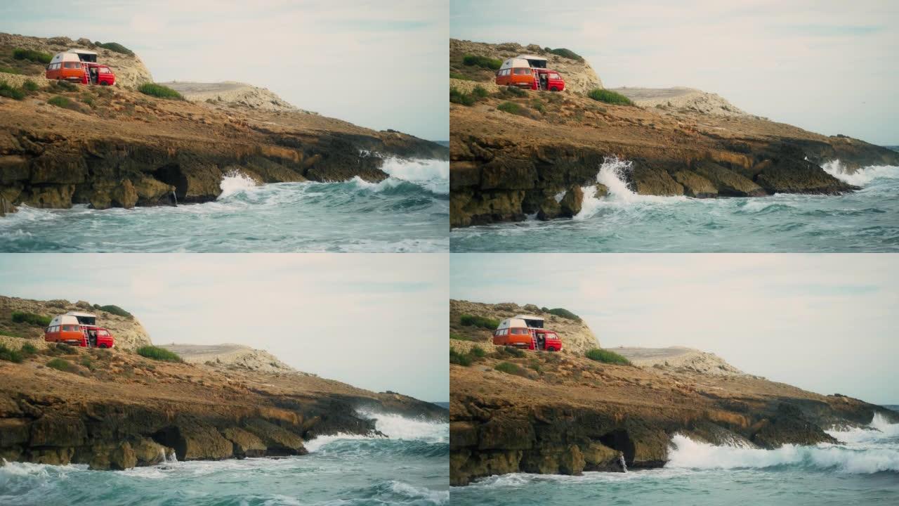 愤怒的海浪用停放的野营车撞向悬崖