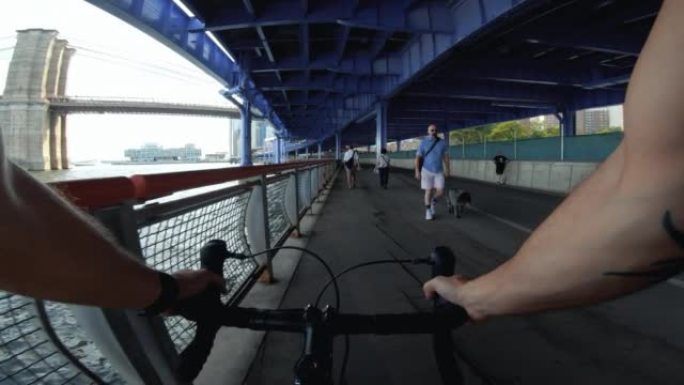 美国的假期: 纽约曼哈顿的POV公路赛车自行车