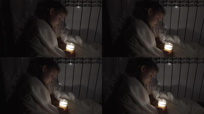一个穿着白色格子的女孩手里拿着玻璃杯里的蜡烛，背景是家用电池