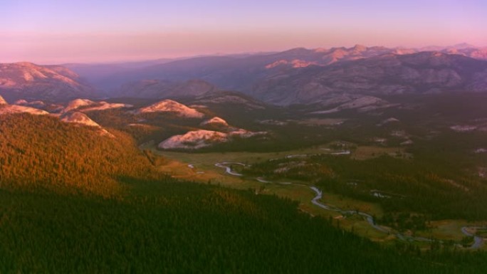 加利福尼亚州优胜美地国家公园的空中Tuolumne Meadows