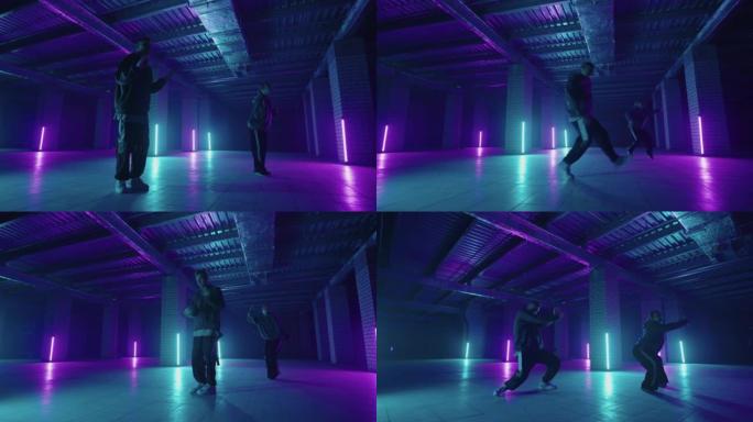 两名专业技术舞者在一座废弃的建筑里一起享受嘻哈动作表演自由式舞蹈。高加索乐队在室内进行现代自由式舞蹈