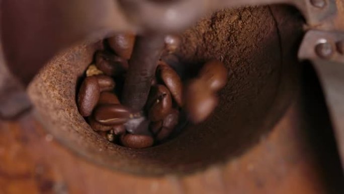 复古复古青铜咖啡磨咖啡豆超级特写