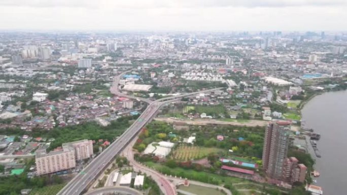 城市中的高速公路和环路，曼谷的快速通道穿过