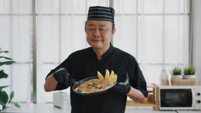 专业厨师专注于日本料理。