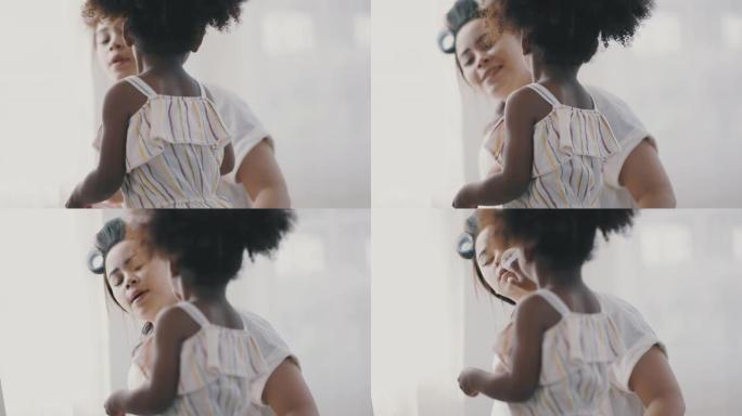 可爱的小非洲女孩扇她妈妈的脸