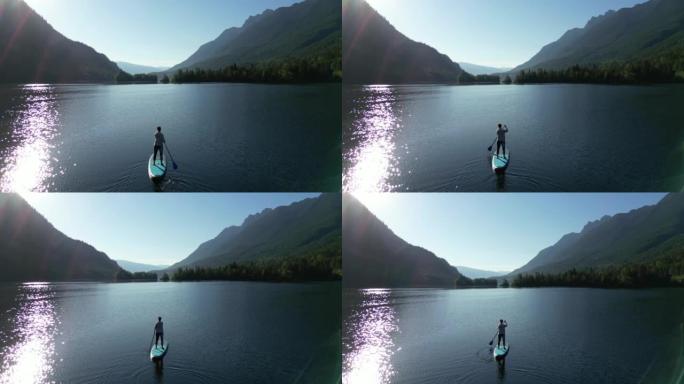站立桨寄宿生 (SUP) 在湖上享受宁静时刻的鸟瞰图