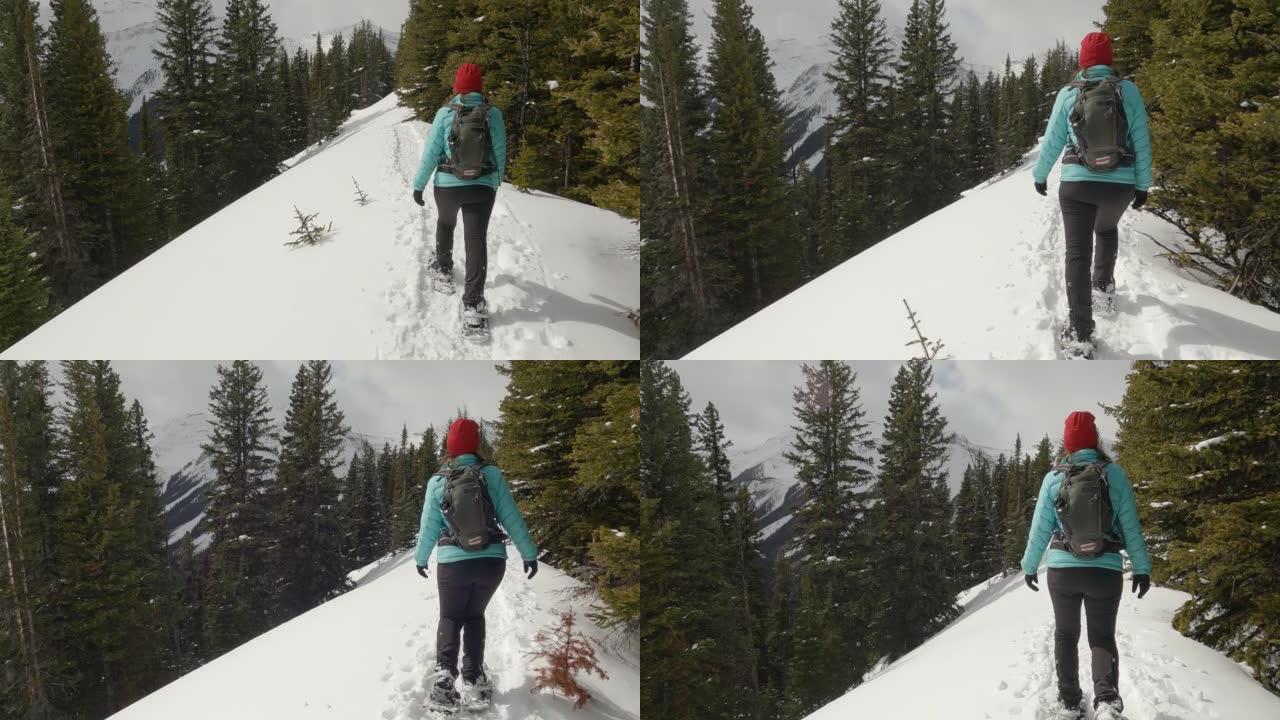 在山脊上，女人雪鞋行走的第一人称视角