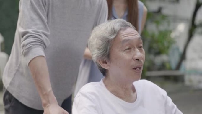 亚洲男女老人坐在轮椅上放松身心的场景，在家中的医疗保健概念