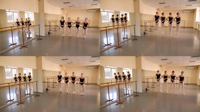 一群年轻的芭蕾舞演员在芭蕾舞学校排练芭蕾舞剧《天鹅湖》。