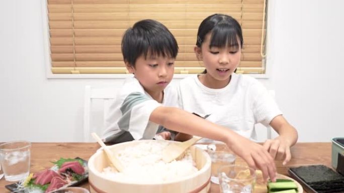 亚洲孩子在家制作和吃temaki寿司