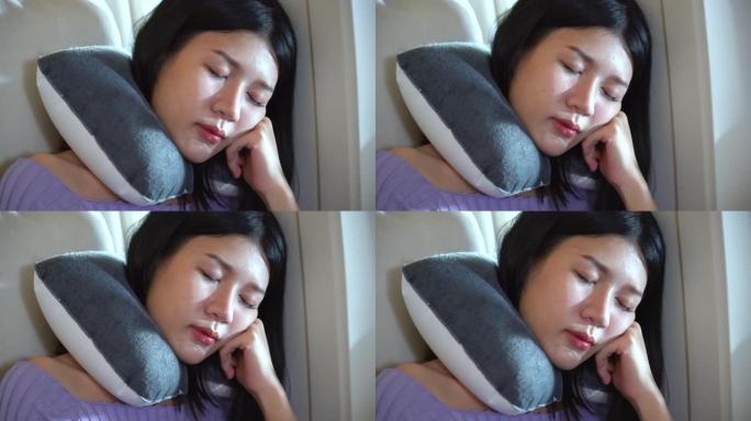 旅行女子在飞行中睡觉