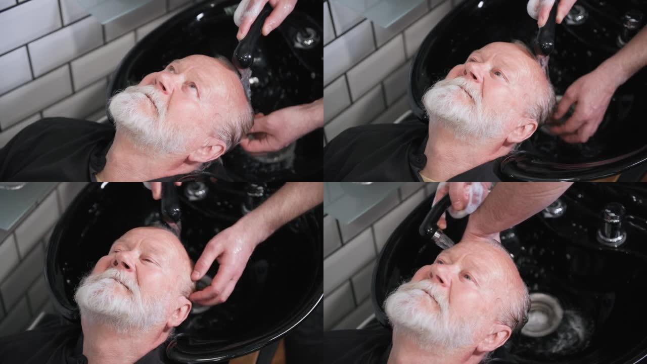 自我护理，一位老人在理发店里坐在理发椅上洗头