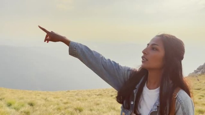 POV女人在和朋友徒步旅行时说话