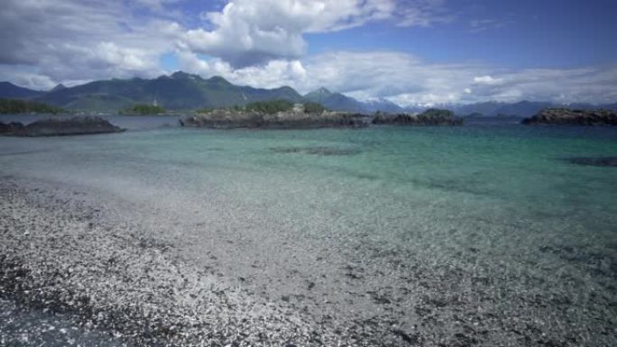 空中无人机拍摄了海湾岸边的浅水区