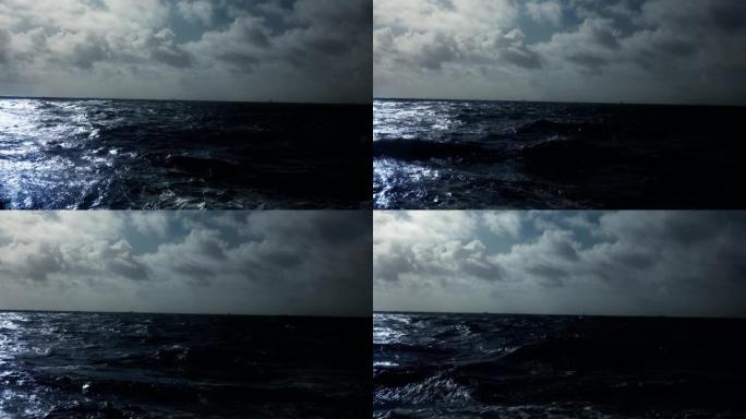 波涛汹涌的大海上的日落，船上有大海的海浪