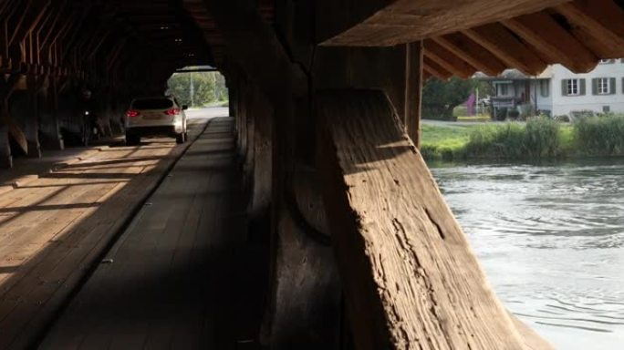 跨河木桥的风景木质结构年代感