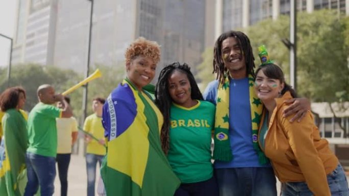 一群巴西朋友在户外的肖像