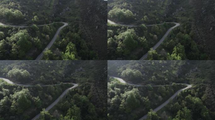 空中无人机拍摄了山区的一条道路