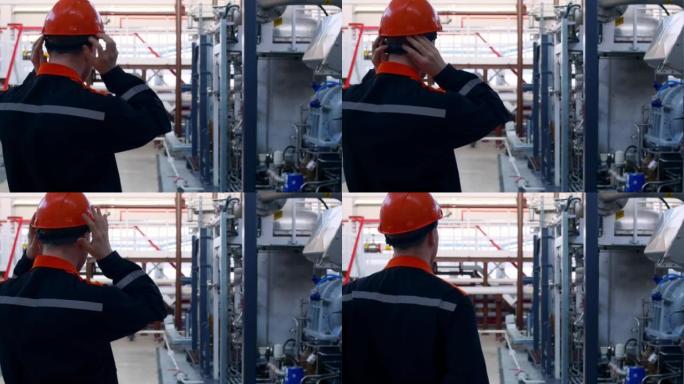 一家工厂的工人在工作场所戴着橙色的工作头盔。工业工作给工人和国家经济带来利润世界的整个经济都是建立在