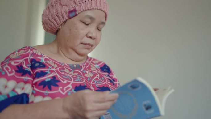 亚洲资深女性在家中与癌症作斗争读本