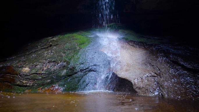 矿物质水 清爽夏天 凉爽清凉避暑林间小河