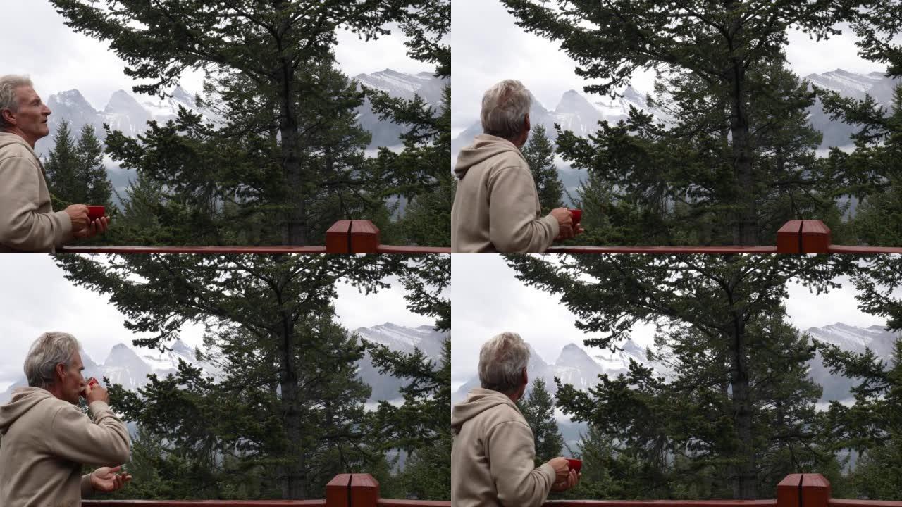 男子站在甲板栏杆上，眺望森林，群山