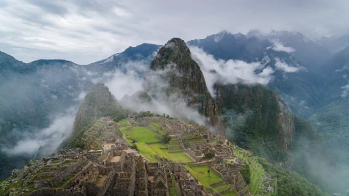 笼罩在薄雾中的马丘比丘印加遗址，秘鲁库斯科地区，延时