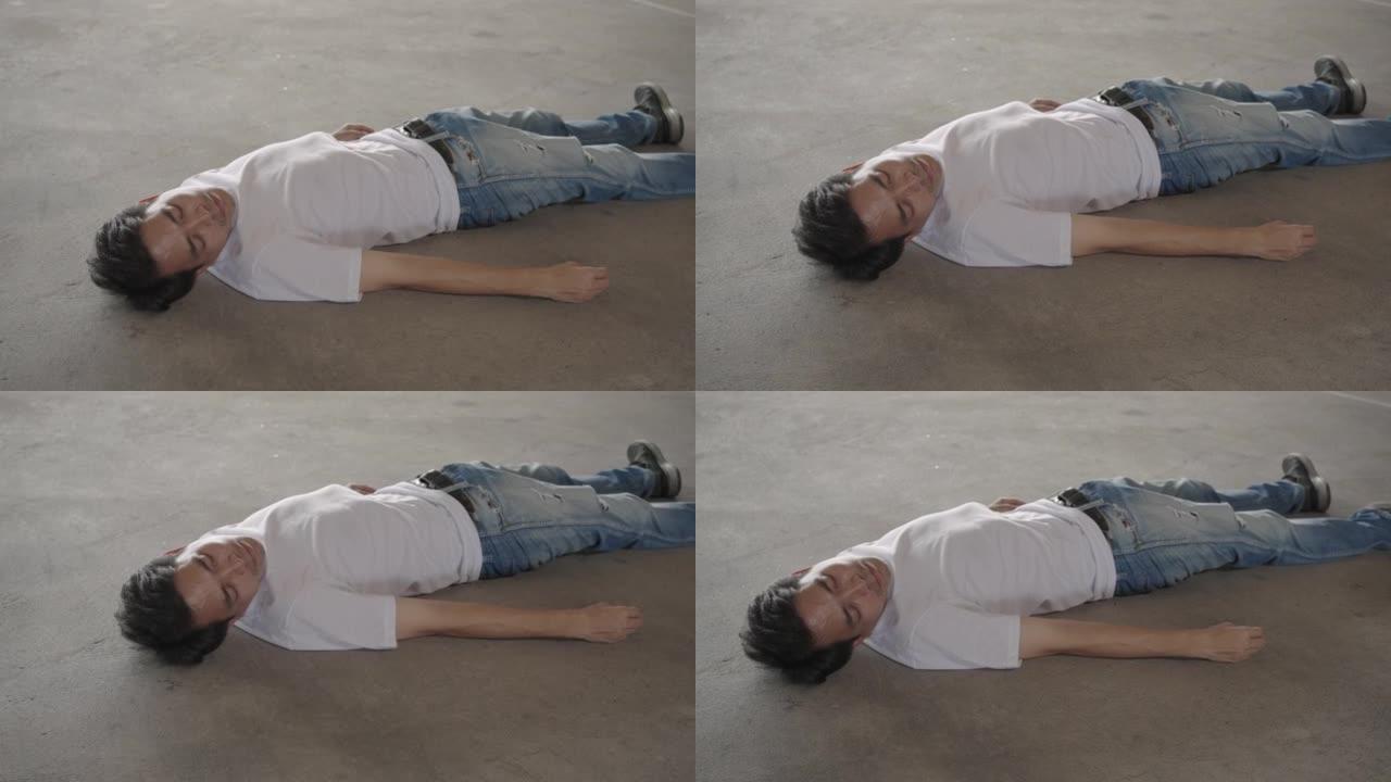 由于酷热，中暑，全球变暖，男子昏迷不醒地躺在水泥地板上。