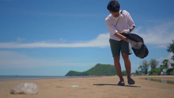 年轻人在海滩上捡拾塑料垃圾