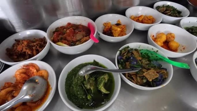 印尼美食-Nasi Padang，包括telor balado，kentang balado和ter