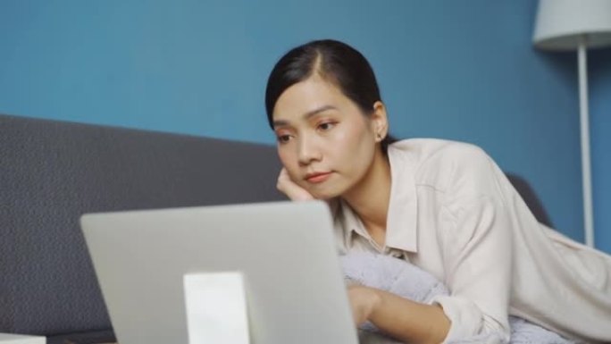 使用笔记本电脑的亚洲女性