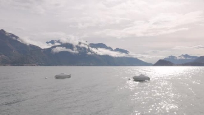 宁静的湖泊和遥远的山脉的风景