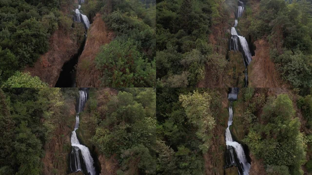 空中无人机拍摄隐藏在山坡上的瀑布