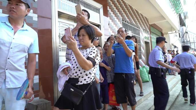 古城游街活动游客旅客