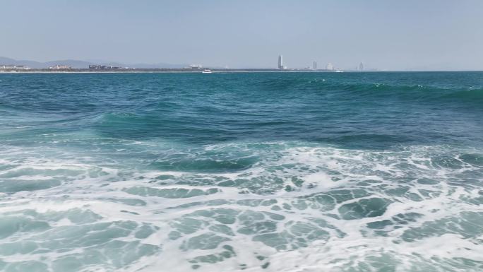 大海边海浪花航拍