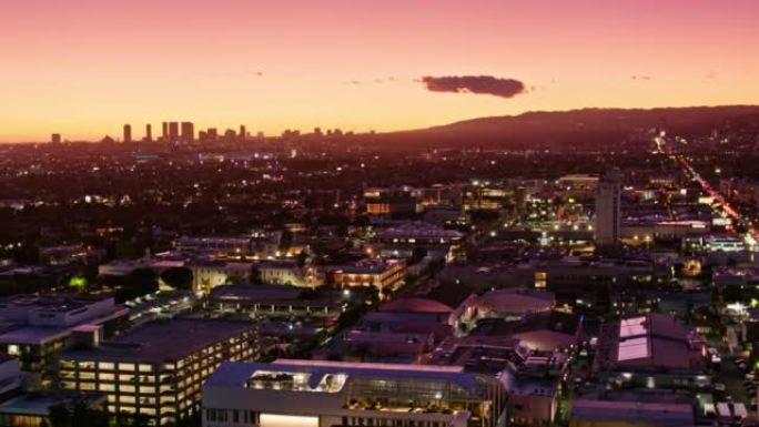 加利福尼亚州洛杉矶好莱坞日落时卡尔弗城天际线的鸟瞰图