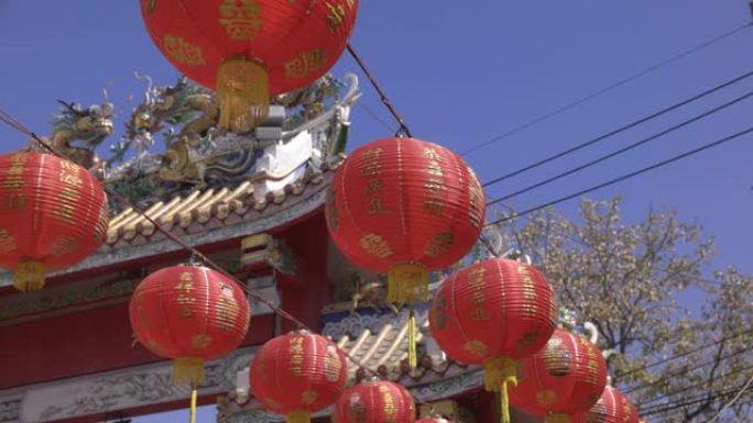 唐人街的中国新年灯笼。翻译汉语字母“妲己大理”，意思是有利可图的贸易。