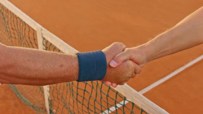 SLO MO LD网球运动员打单打在网上握手
