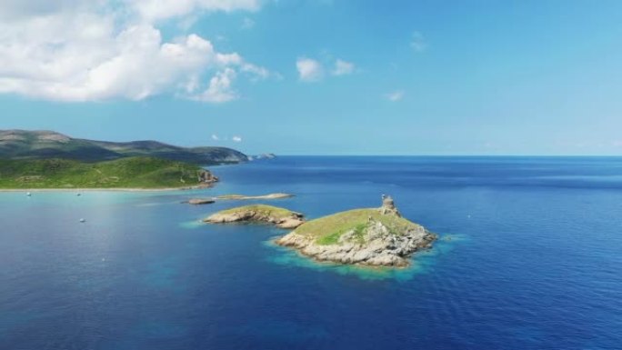 天堂岛Finocchiarola，在欧洲，在法国，在科西嘉岛，向巴斯蒂亚，地中海，在夏天，在一个阳光