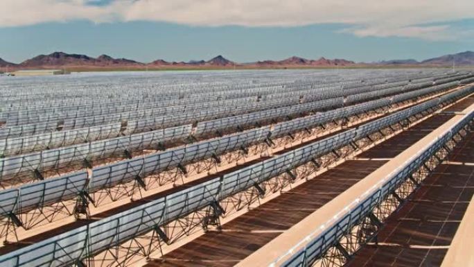 亚利桑那州太阳能农场的抛物线槽-空中