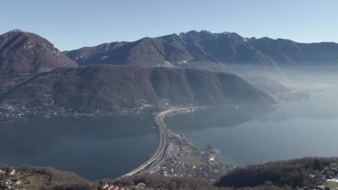 在晴朗的日子里，空中无人机拍摄了一个山湖小镇