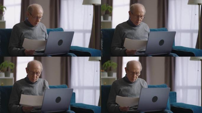 老人正在家里用纸和笔记本电脑工作，老人正在互联网上填写表格，在线支付账单