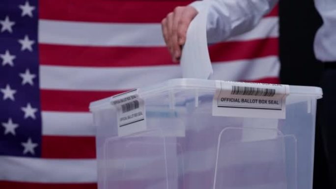 美国选举，美国公民在透明的盒子里投票，民主