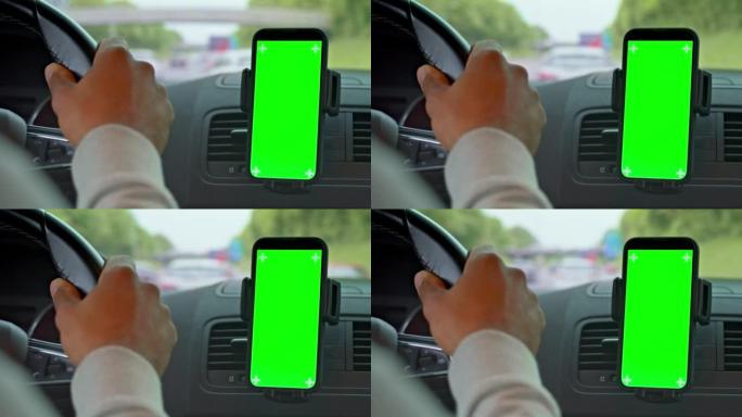 LD男子手持方向盘在高速公路上驾驶智能手机导航