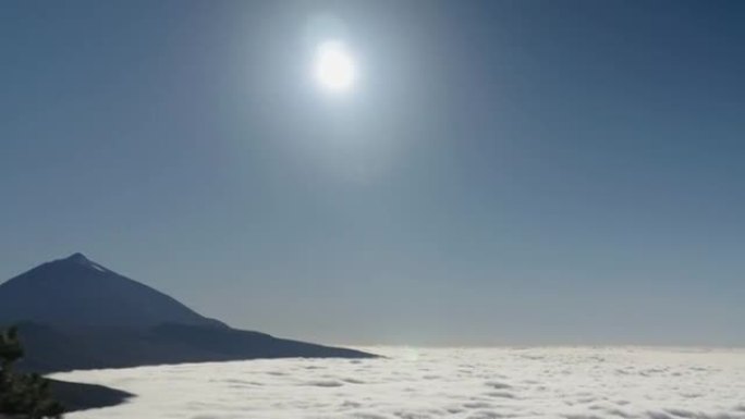 特内里费岛干燥的火山景观。云层中的泰德火山